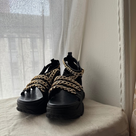 Azalea Wang Black and Gold Sandals - Picture 2 of 9